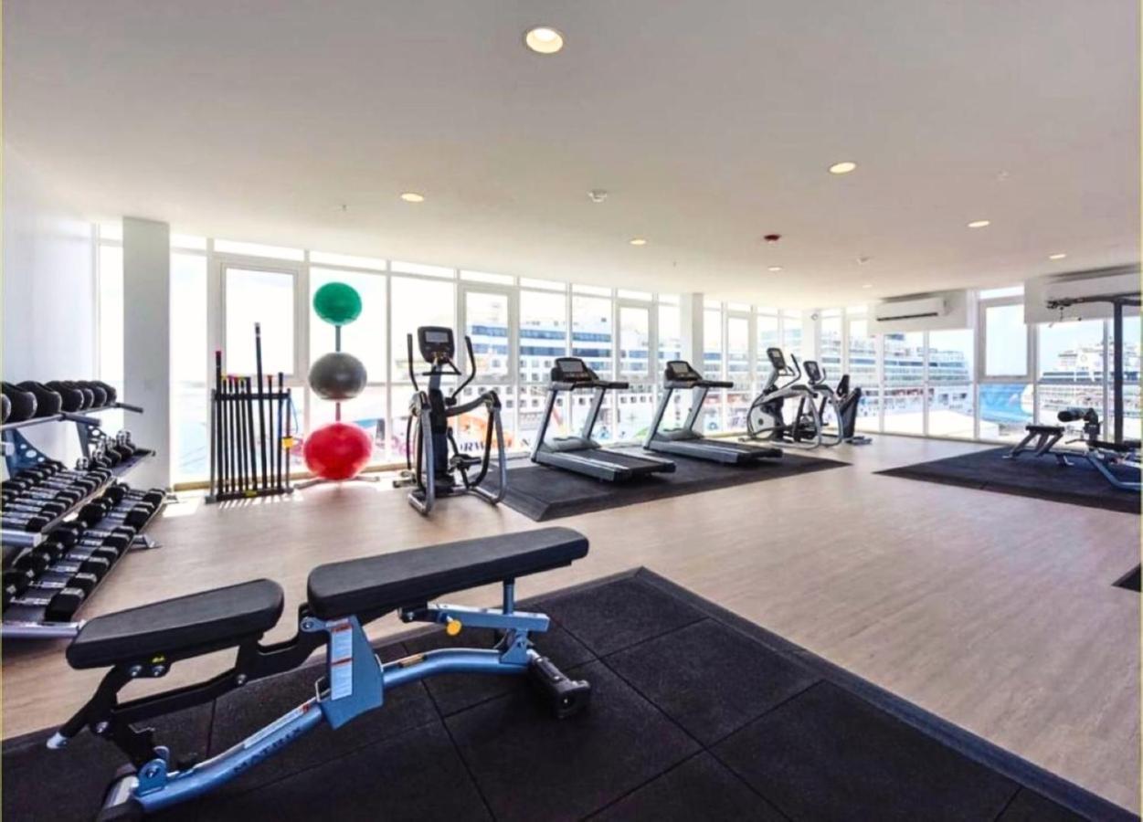 Stylish Luxury Condo, Central Location, Ocean View, Pool, Gym 奥拉涅斯塔德 外观 照片